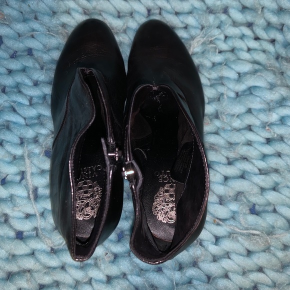 Black heeled booties - Picture 3 of 5